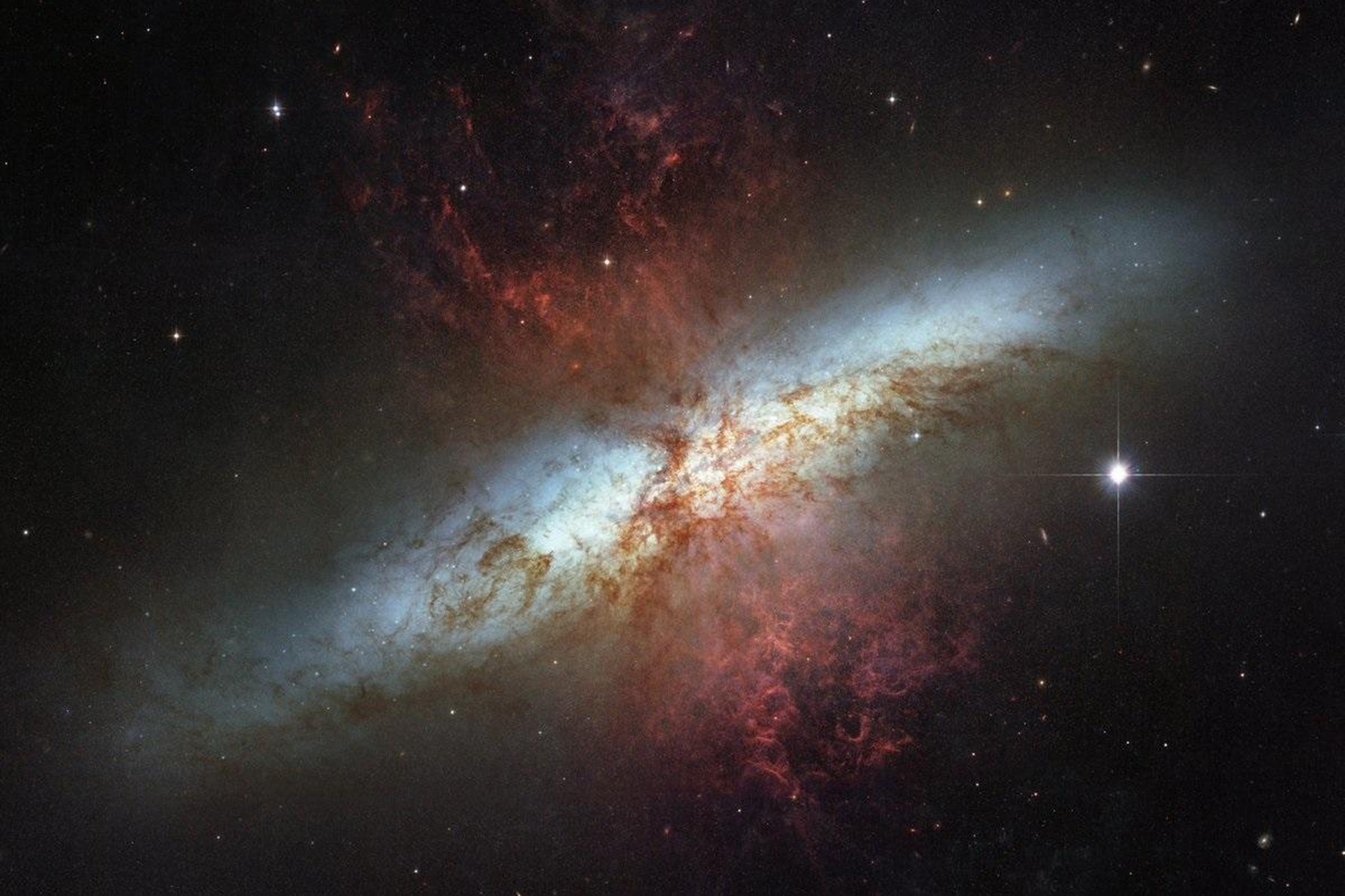 انفجار هائل يغطّي مجرّة بأكملها.. تبعد عنا 12 مليون سنة ضوئية