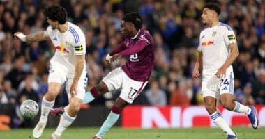 ليدز يونايتد يتخطى بيرنلي بثلاثية في الدوري الإنجليزي ليدز يونايتد يتخطى بيرنلي بثلاثية في الدوري الإنجليزي