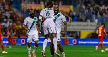 الأهلي يستضيف الفتح لمواصلة انتصاراته في الدوري السعودي الأهلي يستضيف الفتح لمواصلة انتصاراته في الدوري السعودي