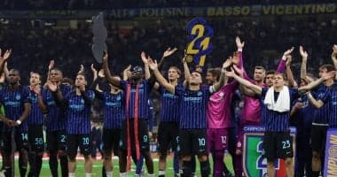 شاهد لحظة تتويج إنتر ميلان بلقب الدوري الإيطالي 20252026 شاهد لحظة تتويج إنتر ميلان بلقب الدوري الإيطالي 20252026