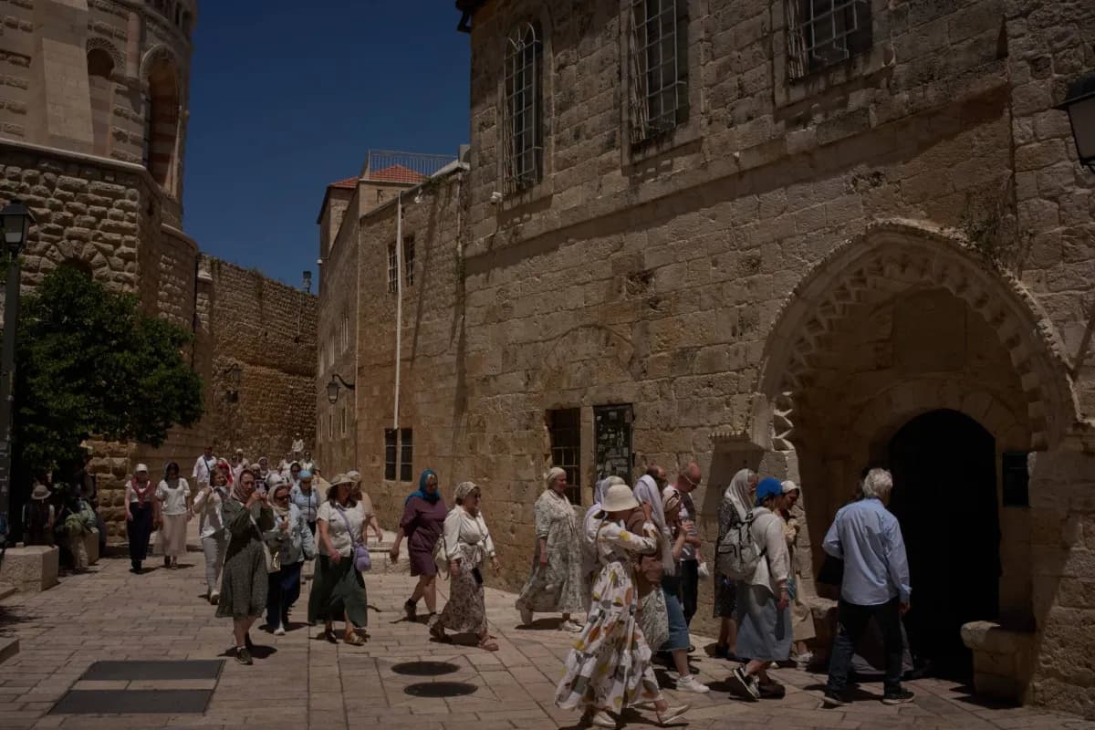 مسيحيو القدس بين الخوف والتحدي بعد اعتداء متطرف يهودي على راهبة مسيحيو القدس بين الخوف والتحدي بعد اعتداء متطرف يهودي على راهبة