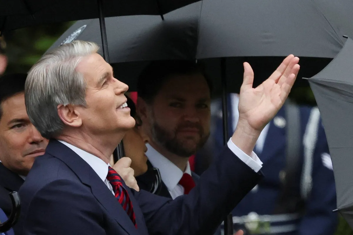 وزير الخزانة الأميركي: صناعة النفط الإيرانية تترنح تحت وطأة الحصار البحري وزير الخزانة الأميركي: صناعة النفط الإيرانية تترنح تحت وطأة الحصار البحري