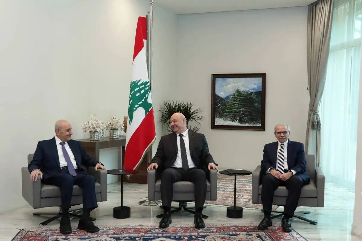حزب الله يسلم أوراقه لإيران لأن عون لا يملك ما يعطيه حزب الله يسلم أوراقه لإيران لأن عون لا يملك ما يعطيه