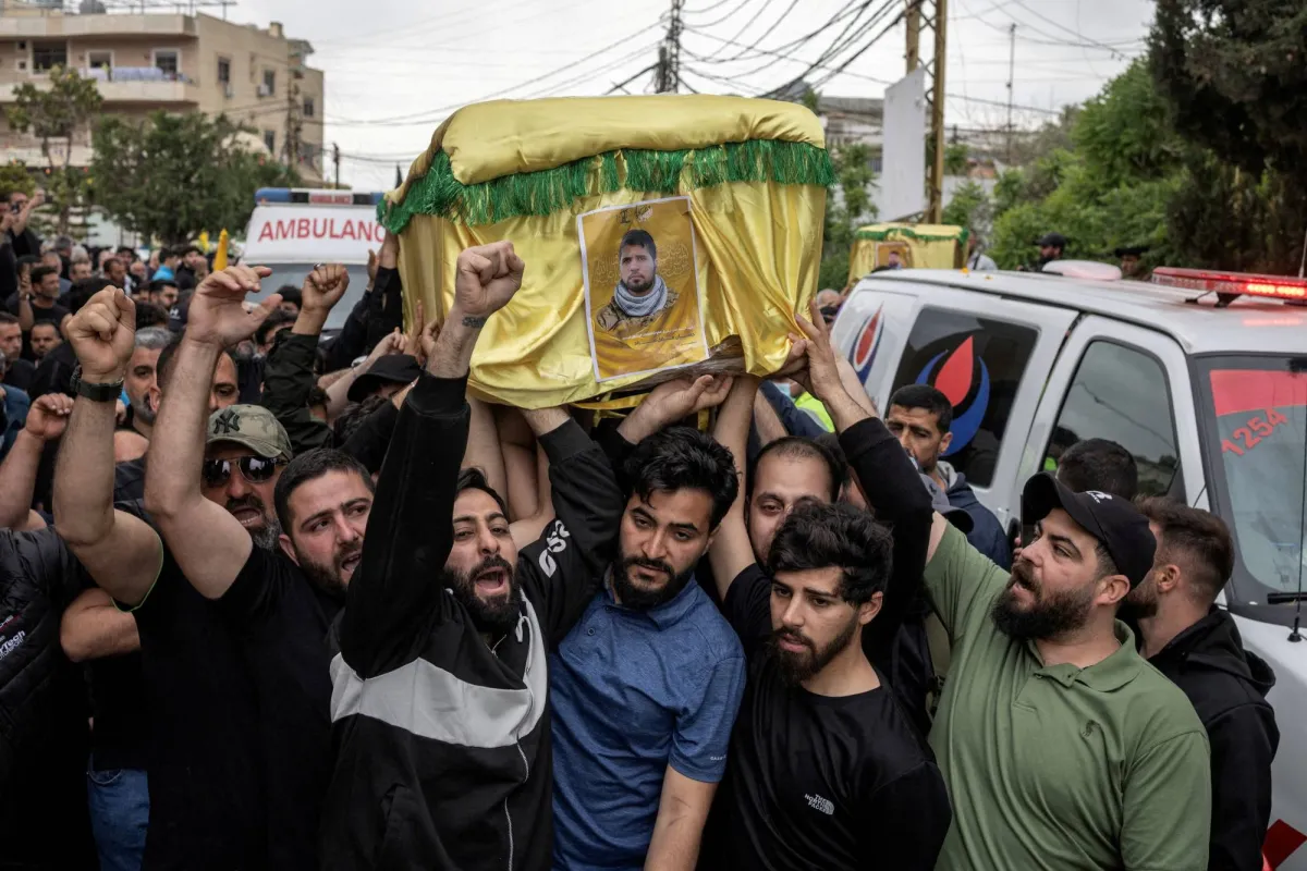 قبور حديثة امتلأت بالجثث... حزب الله يتكبد خسائر فادحة وسط انتقادات لبنانية متزايدة قبور حديثة امتلأت بالجثث... حزب الله يتكبد خسائر فادحة وسط انتقادات لبنانية متزايدة