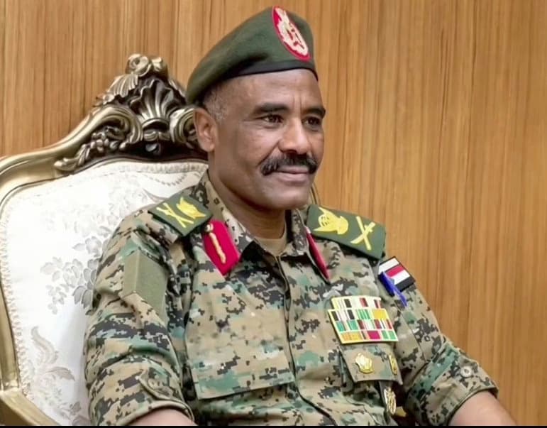 النور قبة في تصريحات جديدة: حميدتي حي يرزق ويتجول في هذه المناطق أنا الرجل الثالث في الدعم السريع وأمتلك قيادات كثيرة وكبيرة النور قبة في تصريحات جديدة: حميدتي حي يرزق ويتجول في هذه المناطق أنا الرجل الثالث في الدعم السريع وأمتلك قيادات كثيرة وكبيرة