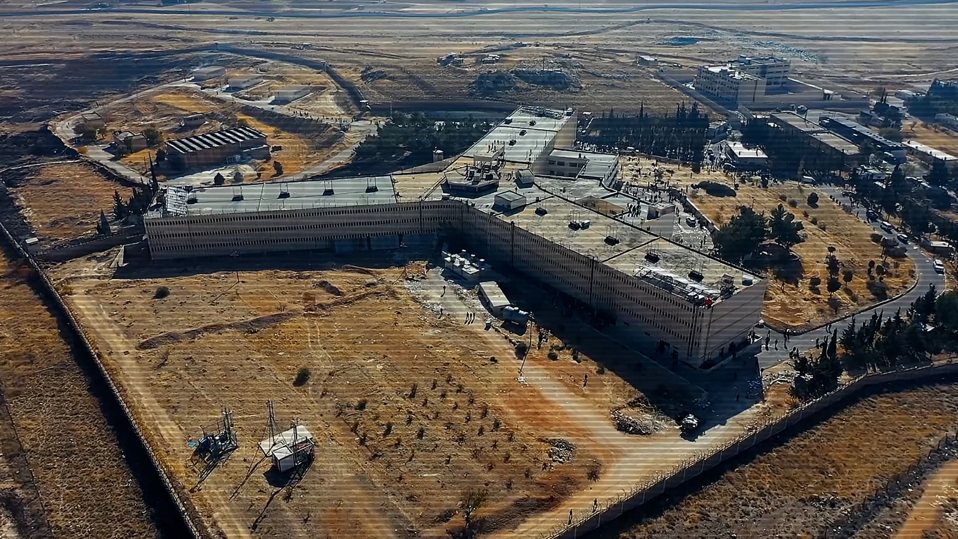 مشاهد تعرض لأول مرة من داخل صيدنايا وأسئلة عمن سرق ذاكرة السجن مشاهد تعرض لأول مرة من داخل صيدنايا وأسئلة عمن سرق ذاكرة السجن