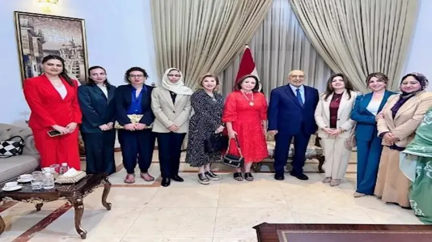 نجمتان مصريتان تستغيثان من العراق بعد إغلاق المجال الجوي020 نجمتان مصريتان تستغيثان من العراق بعد إغلاق المجال الجوي