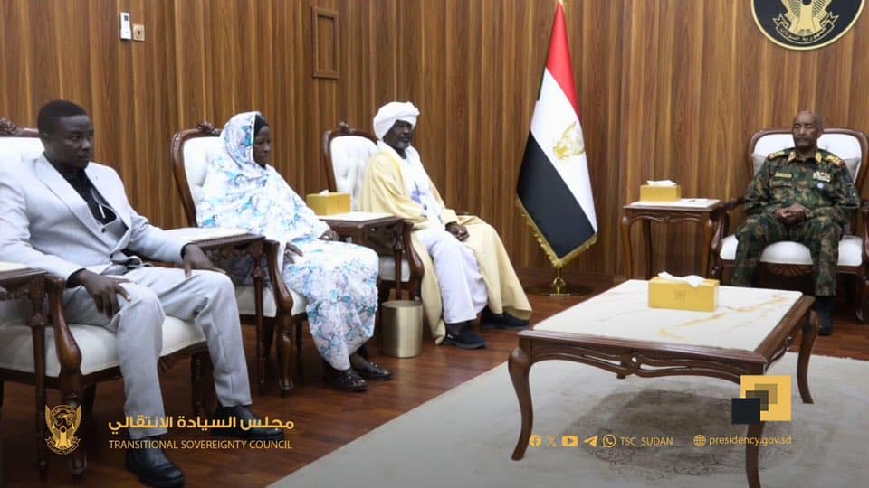 البرهان يحرك القبائل.. التاما تعلن النفير ضد التمرد وتبايع الجيش بالدم020 البرهان يحرك القبائل.. التاما تعلن النفير ضد التمرد وتبايع الجيش بالدم