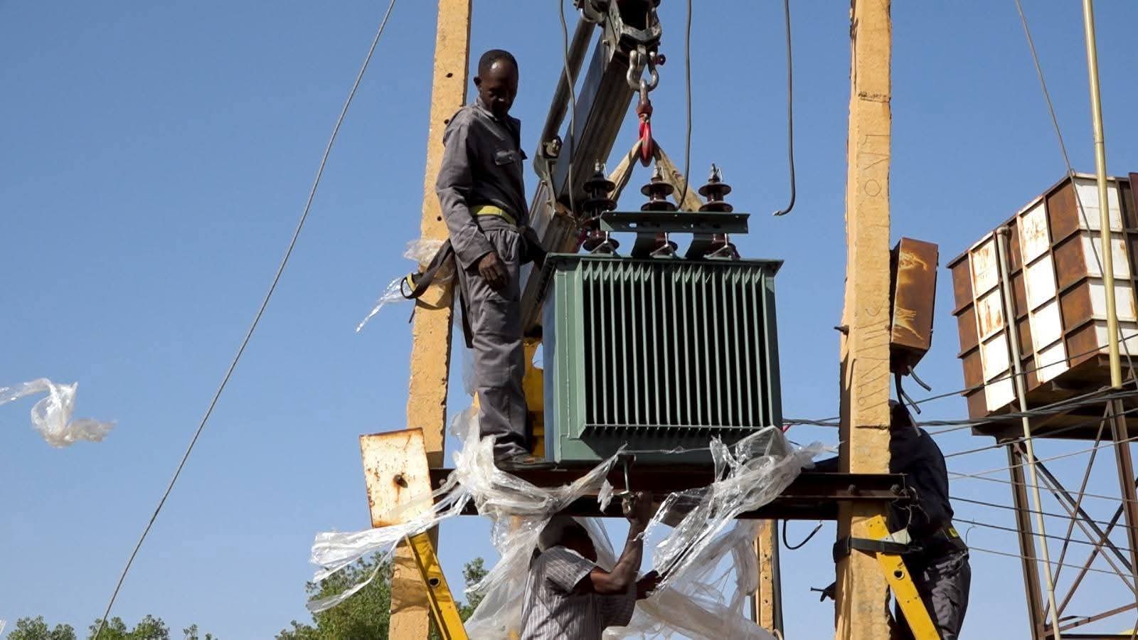 انقطاع طويل للكهرباء يضرب مدنا وقرى سودانية واسعة في رمضان