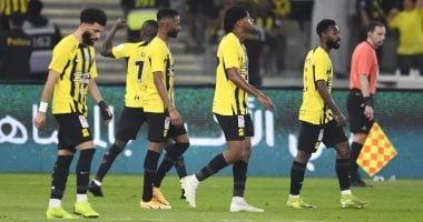 الاتحاد يتخطى عقبة الرياض 2  1 ويعزز صدارة الدورى السعودى.. فيديو