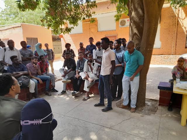 جامعة سودانية تجري إستفتاء وسط الطلاب لـ العودة إلى الخرطوم020 جامعة سودانية تجري إستفتاء وسط الطلاب لـ العودة إلى الخرطوم