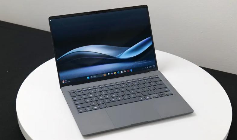 ASUS تكشف عن جهاز Zenbook A14 منافسا قويا لجهاز MacBook Air CES2025