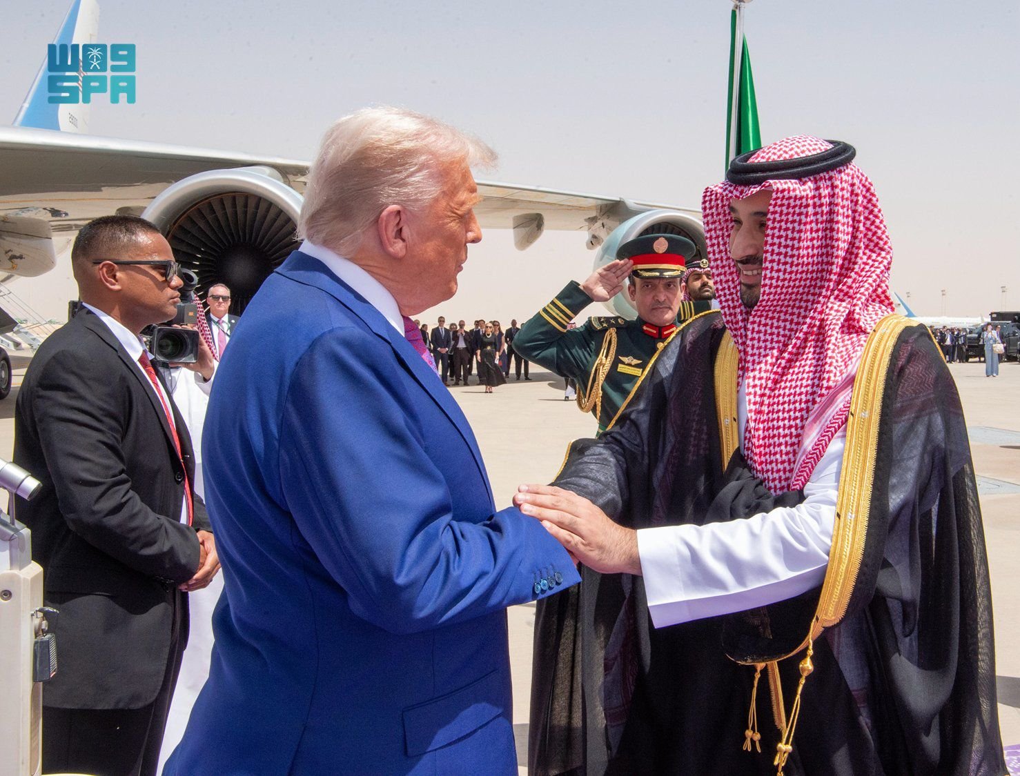 ترامب يصل السعودية ضمن جولة تضم قطر والإمارات والسودان يحبس أنفاسه بإنتظار مفاوضات تهدئة التوترات020 ترامب يصل السعودية ضمن جولة تضم قطر والإمارات والسودان يحبس أنفاسه بإنتظار مفاوضات تهدئة التوترات
