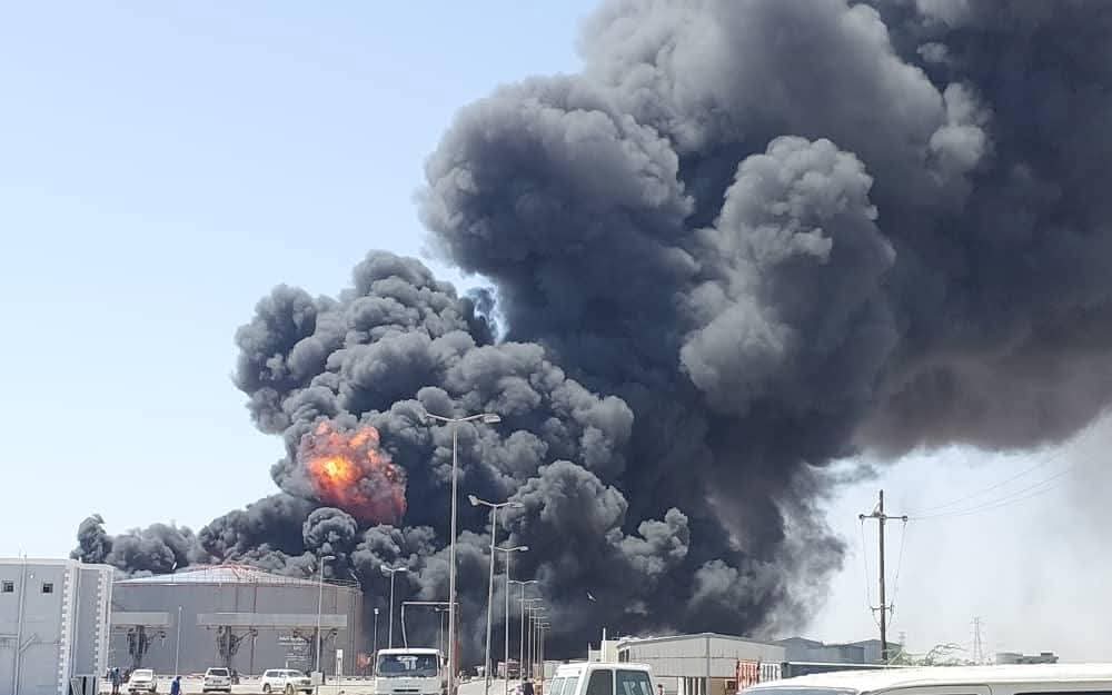 حريق هائل في مستودعات الوقود الاستراتيجية في بورتسودان إثر استهدافها بمسيرة020 حريق هائل في مستودعات الوقود الاستراتيجية في بورتسودان إثر استهدافها بمسيرة