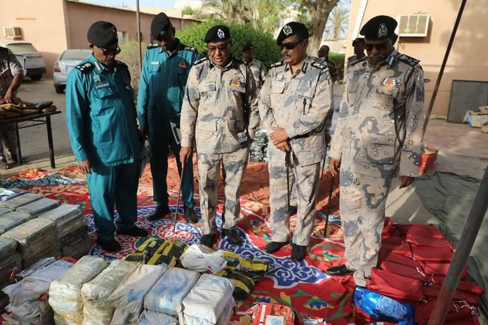 ضبط كمية من المخدرات و الأسلحة بالبحر الأحمر020 ضبط كمية من المخدرات و الأسلحة بالبحر الأحمر