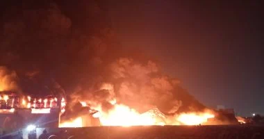 حريق هائل جراء إستهداف أحد خزانات الوقود بمطار دبى الدولى بطائرة مسيرة