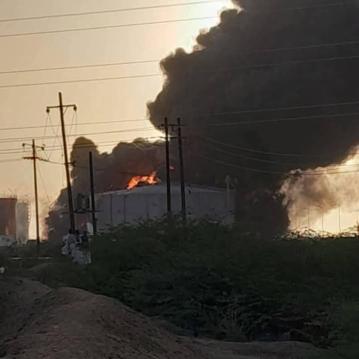 هجوم واسع ومكثف على بورتسودان لليوم الثالث على التوالي وتعليق الرحلات فى المطار020 هجوم واسع ومكثف على بورتسودان لليوم الثالث على التوالي وتعليق الرحلات فى المطار