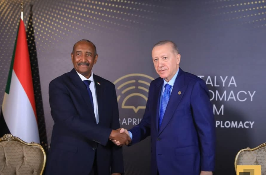 البرهان يهاتف أردوغان ويبحث الأوضاع في الشرق الأوسط