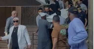 جثمان الراحلة سميحة أيوب يغادر منزلها بحضور خالد جلال.. صور020 جثمان الراحلة سميحة أيوب يغادر منزلها بحضور خالد جلال.. صور