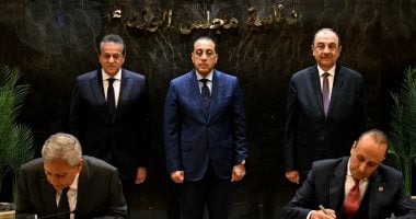رئيس الوزراء يشهد توقيع شراكة مصرية أمريكية لتصنيع وتصدير أدوية020 رئيس الوزراء يشهد توقيع شراكة مصرية أمريكية لتصنيع وتصدير أدوية