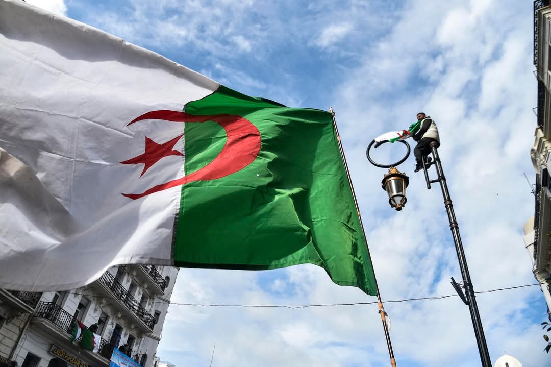 وصفها بالمصطنعة .. التلفزيون الجزائري يهاجم الإمارات020 وصفها بالمصطنعة .. التلفزيون الجزائري يهاجم الإمارات