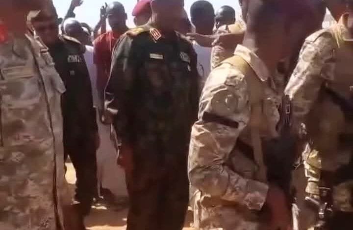 البرهان في مطار بورتسودان بعد ساعات من استهدافه بمسيرات وقرار مهم من الطيران المدني بشأن حركة الطائرات020 البرهان في مطار بورتسودان بعد ساعات من استهدافه بمسيرات وقرار مهم من الطيران المدني بشأن حركة الطائرات