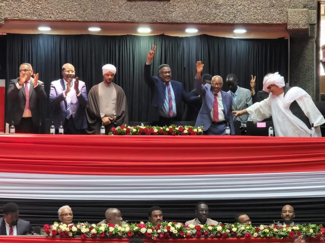 تحالف السلاح في حكومة تأسيس.. دقلو يقر بتورط قادة الحركات المسلحة020 تحالف السلاح في حكومة تأسيس.. دقلو يقر بتورط قادة الحركات المسلحة
