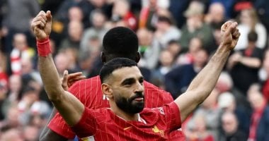 45 مليون جنيه إسترلينى تضع محمد صلاح ضمن الرياضيين الأعلى أجرا فى العالم