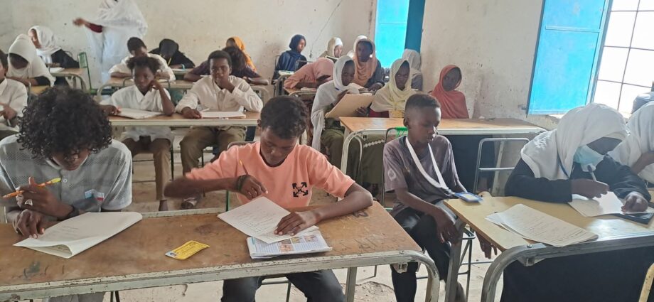تحت حماية جوية متكاملة .. جلوس أكثر من 7 آلاف تلميذ لامتحانات الابتدائي والمتوسطة بجنوب دارفور020 تحت حماية جوية متكاملة .. جلوس أكثر من 7 آلاف تلميذ لامتحانات الابتدائي والمتوسطة بجنوب دارفور
