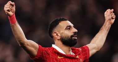 إقبال تاريخي على لقاء محمد صلاح الجماهيري بمعرض الشارقة للكتاب.. فيديو