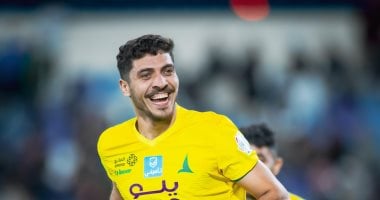 أليو ديانج يتحدى محمد شريف في تشكيل الخلود ضد الخليج بالدوري السعودي