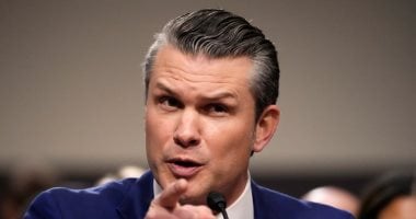 وزير الحرب الأمريكى: لم نبدأ مرحلة استخدام القنابل الثقيلة ضد الأهداف الإيرانية