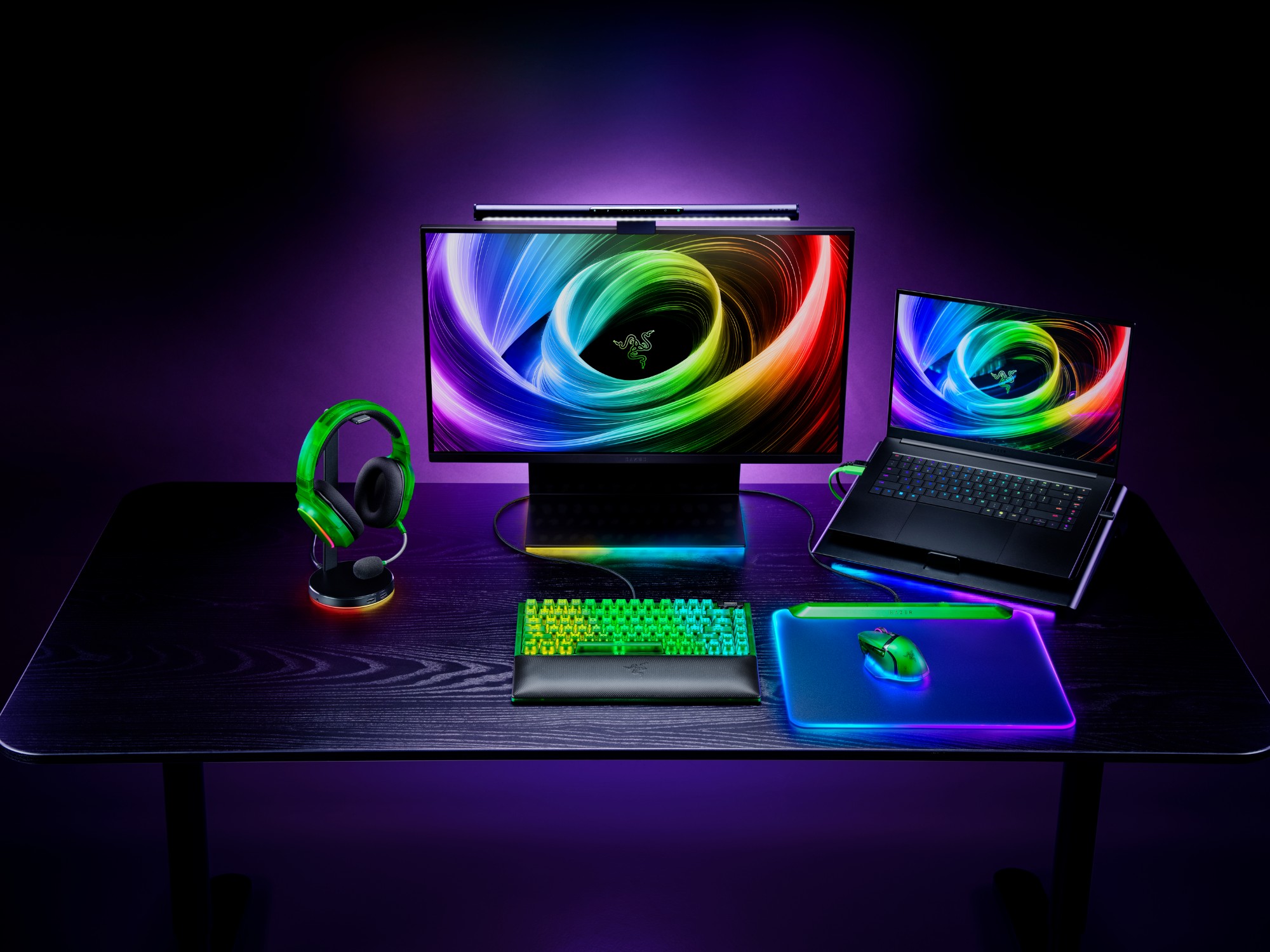 مجموعة Razer Phantom الجديدة: لوحة مفاتيح وماوس وسماعة شفافة بإضاءة RGB