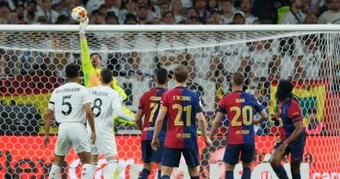 معركة نارية بين برشلونة وريال مدريد في صراع التهديف
