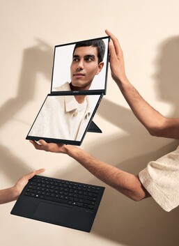 Asus Zenbook Duo بشاشتي OLED لمسية 120 هرتز لإنتاجية متنقلة بلا حدود CES2025