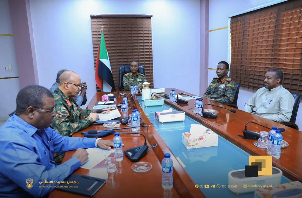 برئاسة الفريق أول الركن البرهان مجلس الأمن والدفاع يعقد اجتماعا طارئا020 برئاسة الفريق أول الركن البرهان مجلس الأمن والدفاع يعقد اجتماعا طارئا