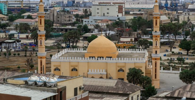 المضادات الأرضية التابعة للجيش تصدت لهجوم بالطيران المسير على مواقع في مدينة بورتسودان020 المضادات الأرضية التابعة للجيش تصدت لهجوم بالطيران المسير على مواقع في مدينة بورتسودان