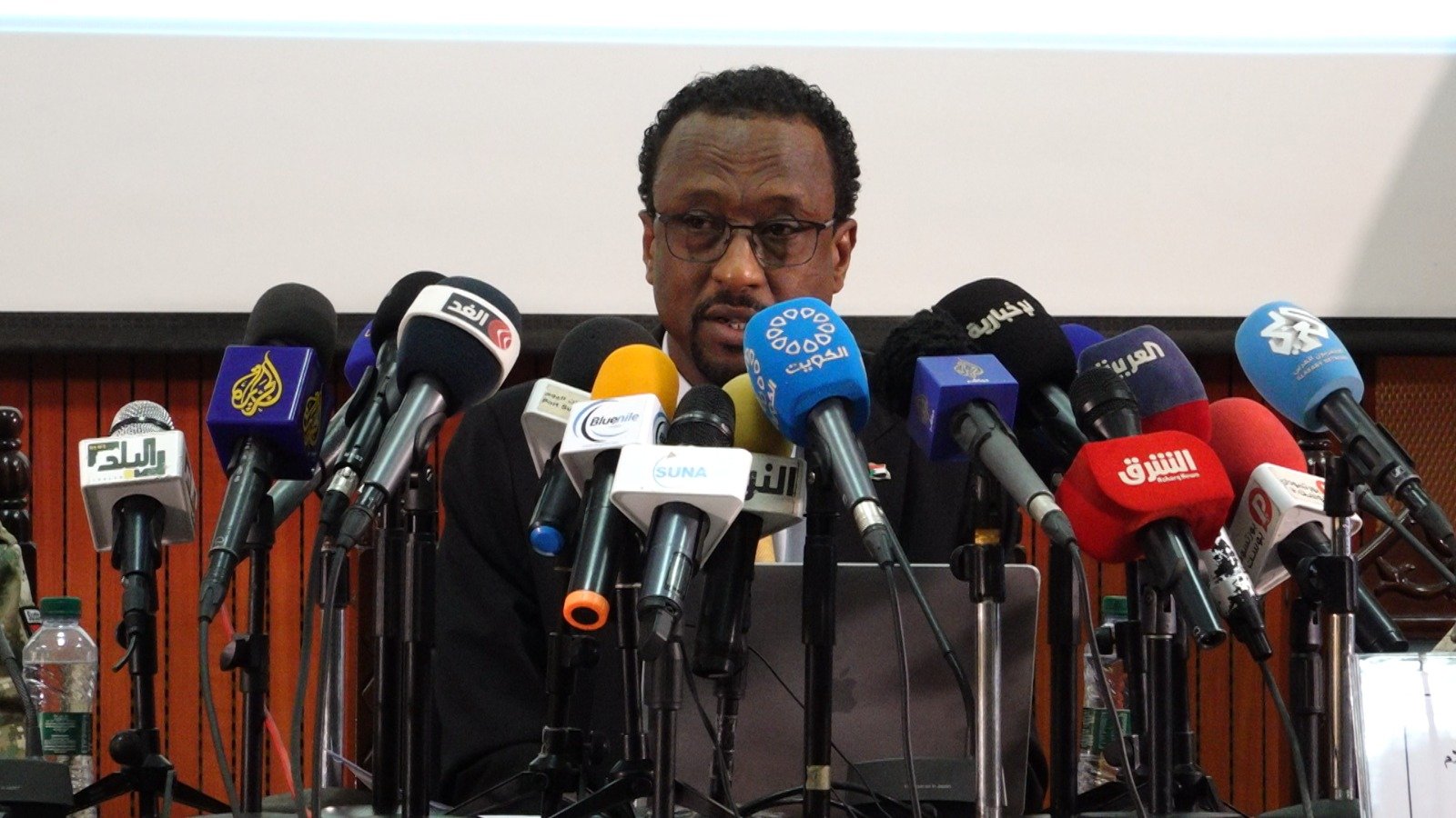 الحكومة السودانية ترد على إتهامات من الإمارات بتهريب أسلحة للجيش020 الحكومة السودانية ترد على إتهامات من الإمارات بتهريب أسلحة للجيش
