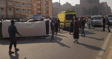 مصرع 4 أشخاص وإصابة 11 فى انقلاب ميكروباص على طريق بنى سويف  دمو