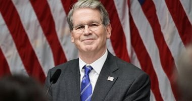 وزير الخزانة الأمريكى يطالب الدول بتجاهل قرار المحكمة العليا بعدم قانونية الرسوم الجمركية