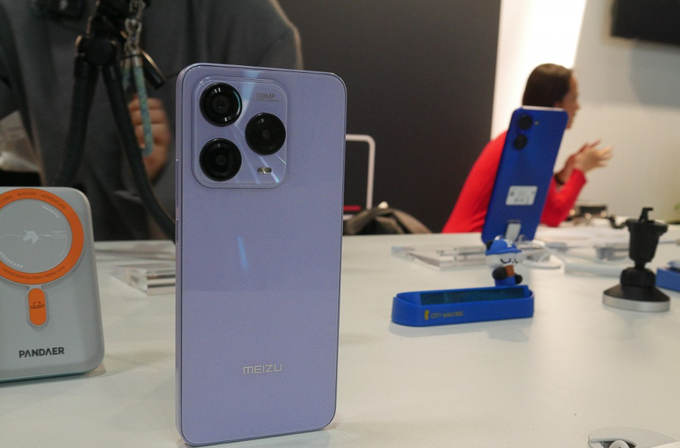 MWC25 ميزو تكشف عن هواتف جديدة ونظام Flyme AIOS