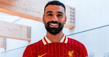 لماذا لم يقدم ليفربول عرضا رسميا لتجديد عقد محمد صلاح.. جيمي كاراجر يكشف