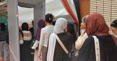 تفتيش ذاتى ومنع للهواتف.. إجراءات مشددة فى لجان الثانوية العامة020 تفتيش ذاتى ومنع للهواتف.. إجراءات مشددة فى لجان الثانوية العامة