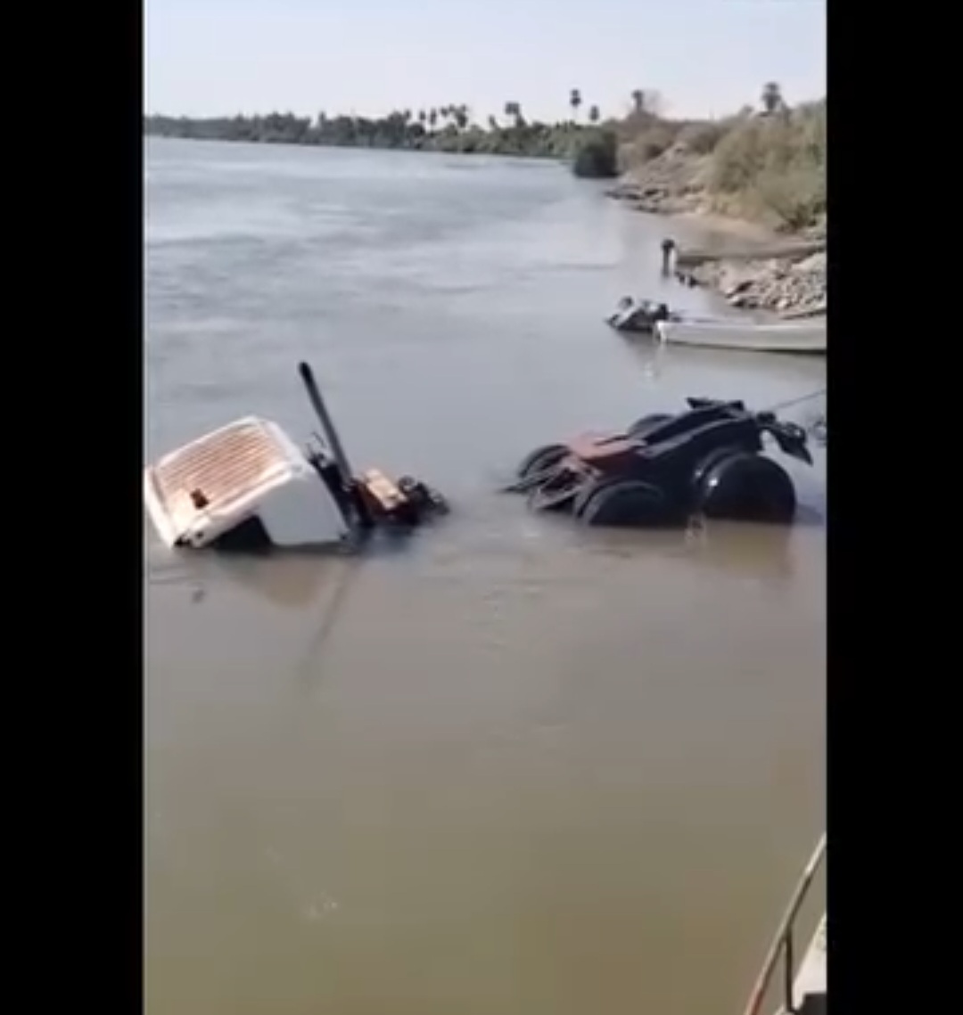 36 ساعة تحت الماء.. الدفاع المدني ينتصر على النيل وينتشل شاحنة بوادي حلفا.. فيديو