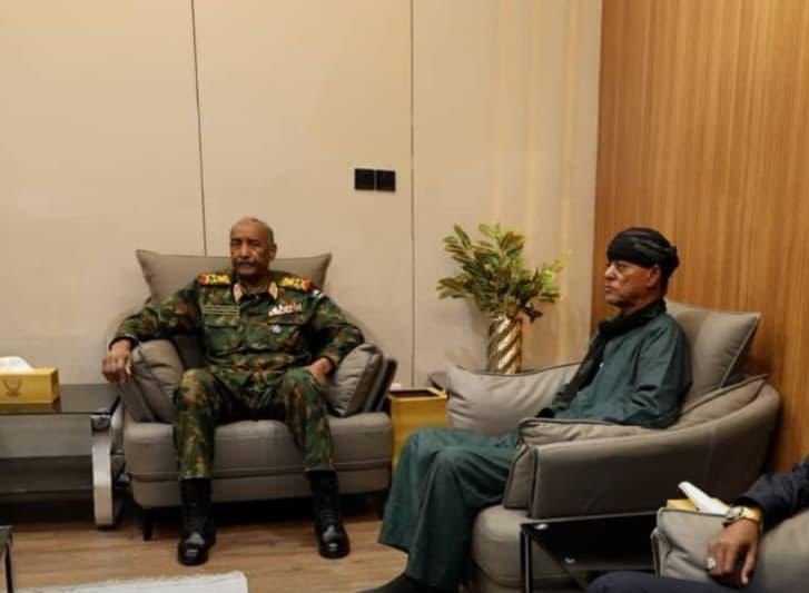 تفاصيل لقاء بين البرهان وموسى هلال لأول مرة بعد مجزرة مستريحة