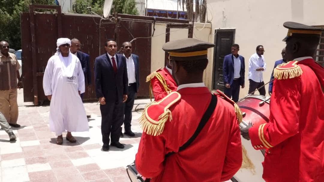 رئيس الوزراء يشيد بدور الجهاز في حرب الكرامة020 رئيس الوزراء يشيد بدور الجهاز في حرب الكرامة