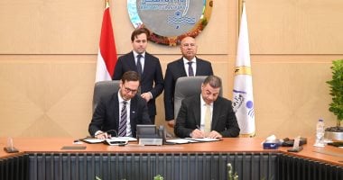 كامل الوزير يبحث مع الجانب السويدى توطين صناعات الأتوبيسات الكهربائية020 كامل الوزير يبحث مع الجانب السويدى توطين صناعات الأتوبيسات الكهربائية