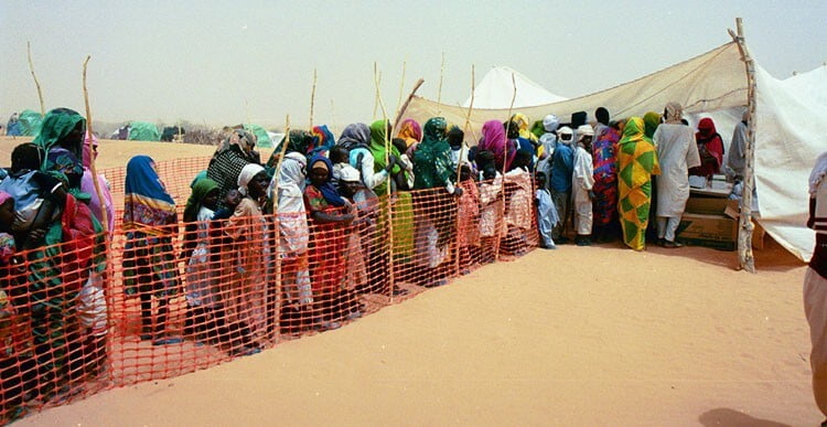 الشرف مقابل المال.. تفاصيل صفقة عقدتها أسرة سودانية في تشاد  