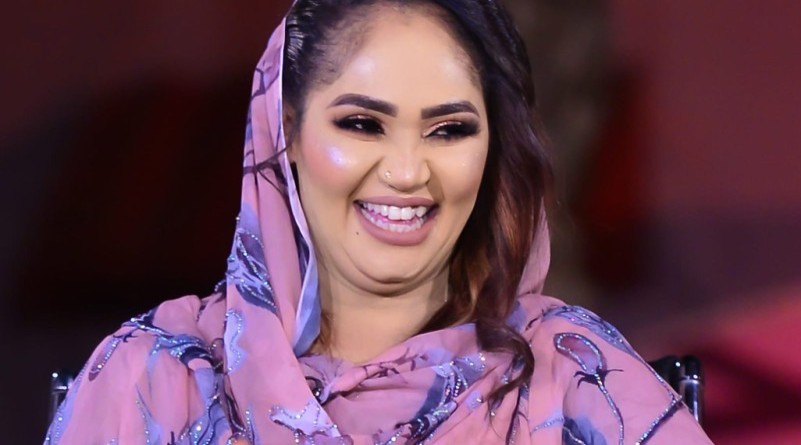 شاهد.. الفنانة عشة الجبل تطلق أغنية جديدة تدعم فيها الجيش وتسخر من قوات الدعم السريع 