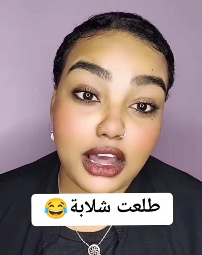 شاهد بالصورة والفيديو.. فتاة سودانية تخطف قلب صاحب كافيه مصري رغم وجود صديقاتها المصريات رفض أن يحاسبني على الطلبات التي أخذتها وصديقتي المصرية اشتعلت بالغيرة وفي الآخر طلعت شلابة